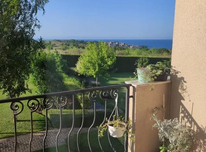 Апартамент Atia